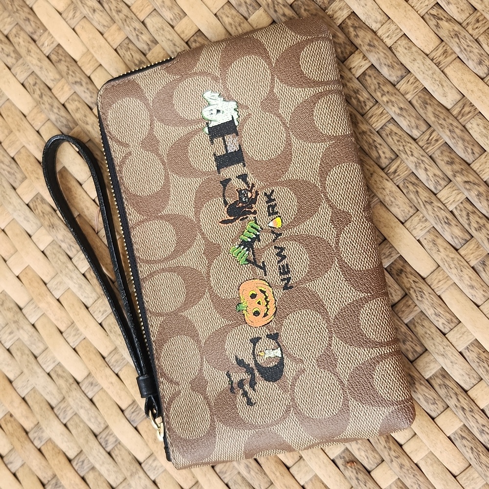 🎃👻 Coach Large Halloween Wristlet In Signature Canvas C6037 EUC